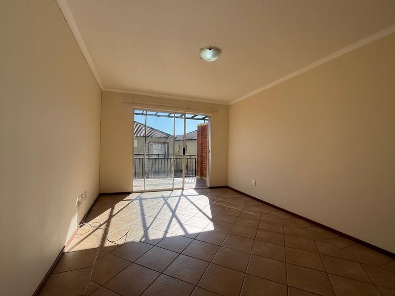 Modern 2-Bedroom Townhouse with Balcony for Sale in Montana Tuine - Photo 5