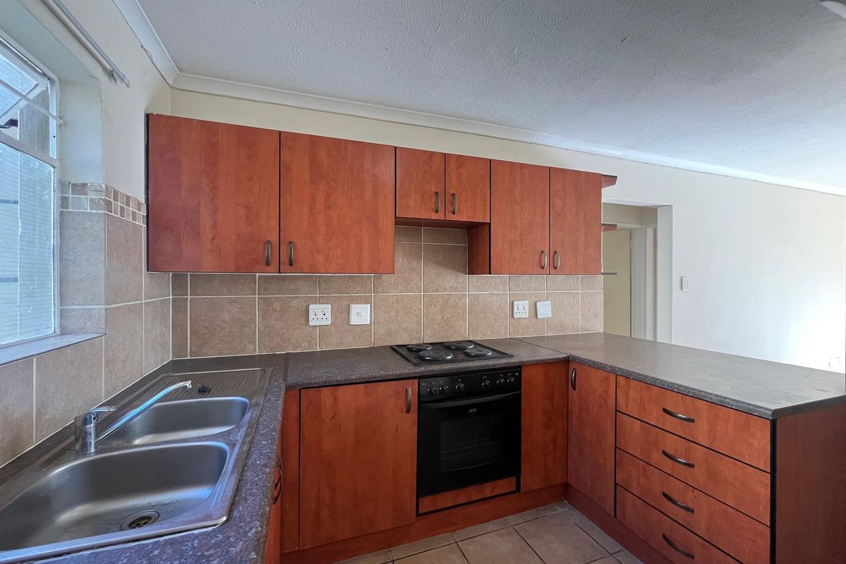 Modern 2-Bedroom Townhouse with Balcony for Sale in Montana Tuine - Photo 2