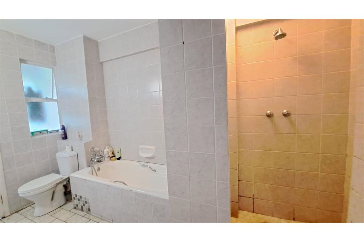 "Stunning 3-Bed with Harbour Views in Bulwer" - Photo 5