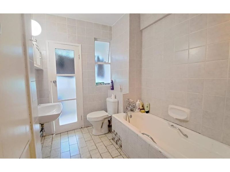 "Stunning 3-Bed with Harbour Views in Bulwer" - Photo 7