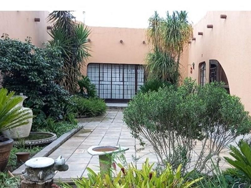 MOOILANDE AH * MEYERTON * R2 650 000.00 * Well Maintained property   * 3 Bedrooms   * 2 Bathrooms - Photo 2