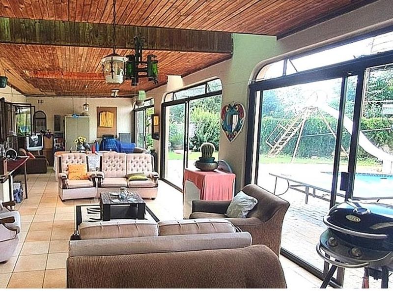 MOOILANDE AH * MEYERTON * R2 650 000.00 * Well Maintained property   * 3 Bedrooms   * 2 Bathrooms - Photo 8