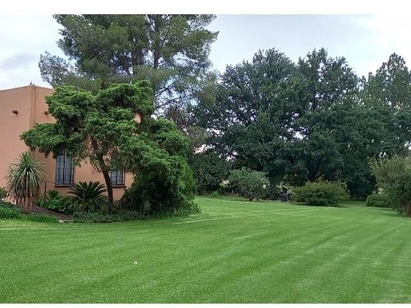 MOOILANDE AH * MEYERTON * R2 650 000.00 * Well Maintained property   * 3 Bedrooms   * 2 Bathrooms - Photo 6