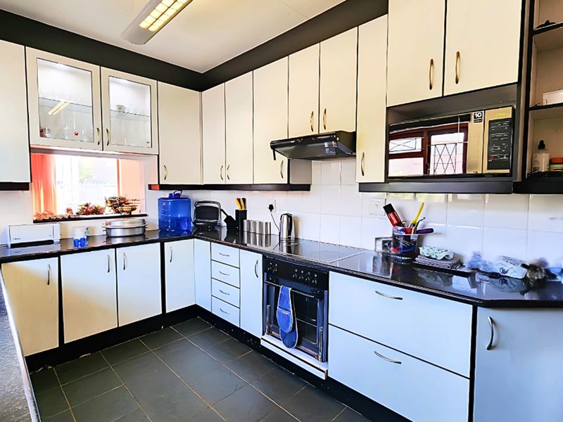 Huge Investment Opportunity! Two 3-Bedroom Homes - Photo 4