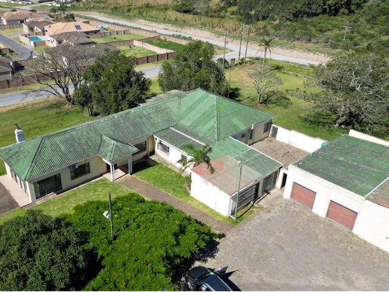 Two spacious farm-style homes ideal for country living! - Photo 5