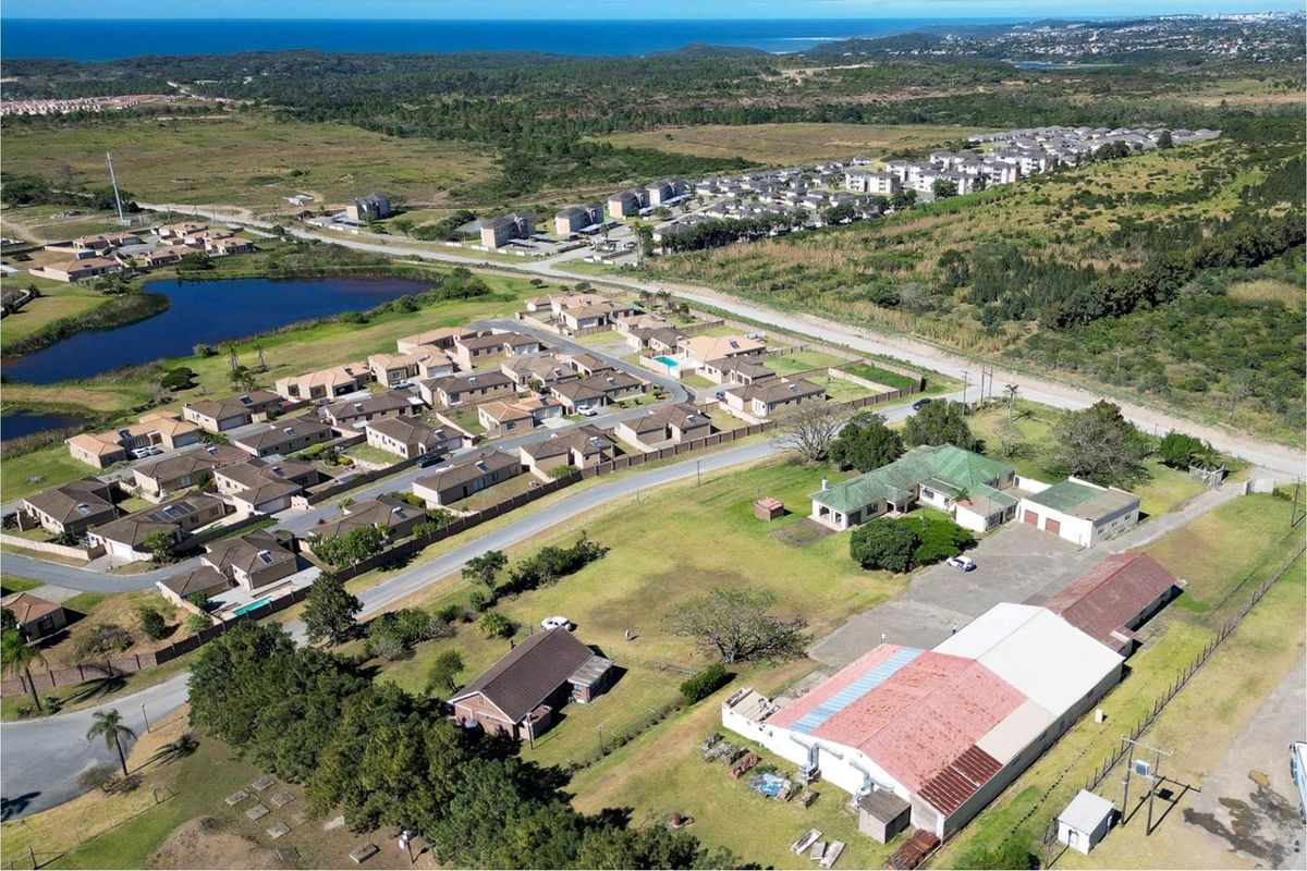 Two spacious farm-style homes ideal for country living! - Photo 4