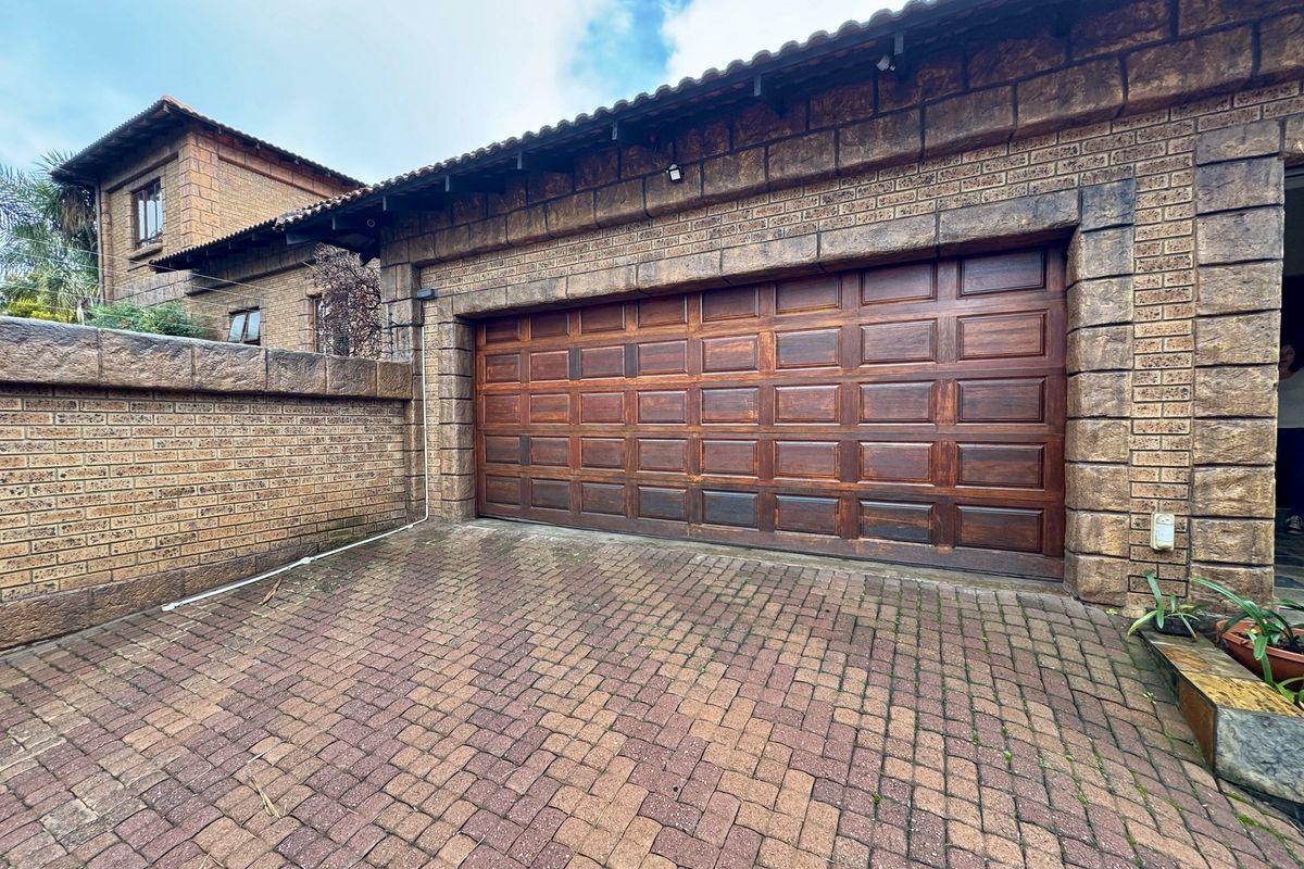 🏡 Stunning Family Home in Prime Aerorand Location - Priced to Sell! - Photo 2