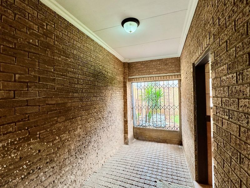 🏡 Stunning Family Home in Prime Aerorand Location - Priced to Sell! - Photo 10