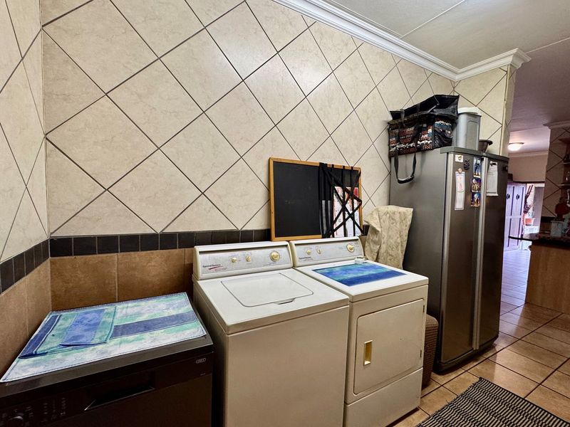 🏡 Stunning Family Home in Prime Aerorand Location - Priced to Sell! - Photo 9