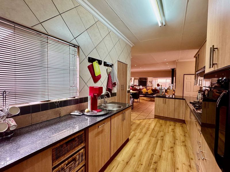 🏡 Stunning Family Home in Prime Aerorand Location - Priced to Sell! - Photo 7