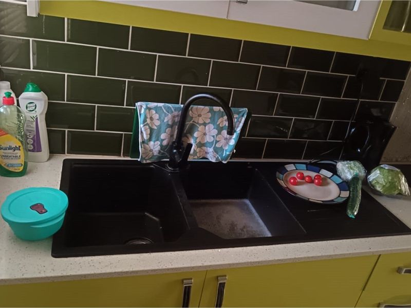 "Stylish 2-Bed Apartment in Jabulani for Sale" - Photo 3