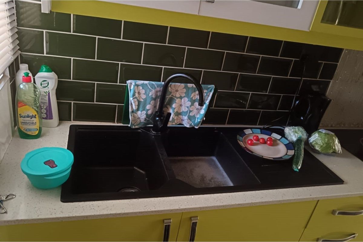 "Stylish 2-Bed Apartment in Jabulani for Sale" - Photo 3