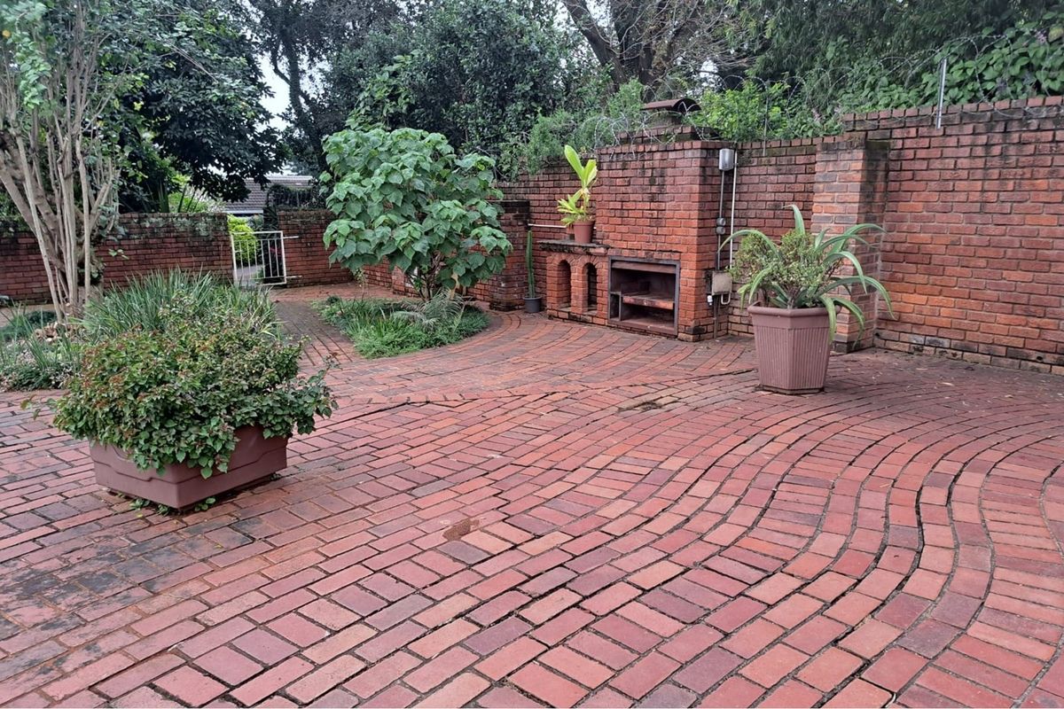 CHARMING CLARENDON - Photo 3