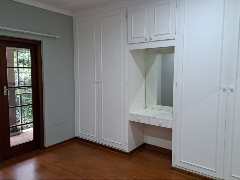 CHARMING CLARENDON - Photo 9