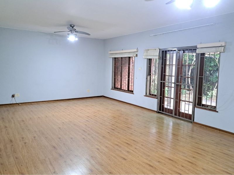 CHARMING CLARENDON - Photo 4