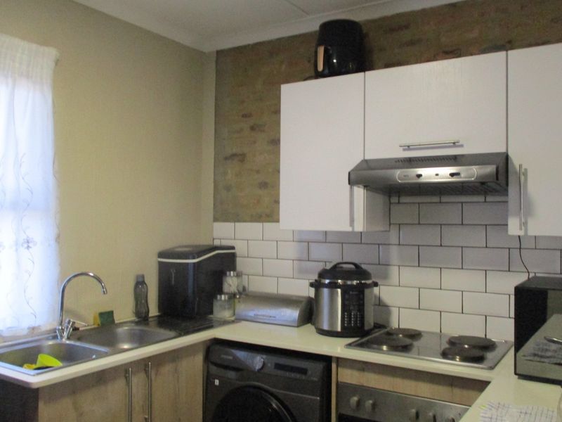 Modern 2-Bedroom Apartment in Secure Complex - Noah’s Village, Kempton Park - Photo 6