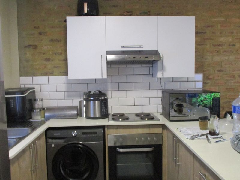 Modern 2-Bedroom Apartment in Secure Complex - Noah’s Village, Kempton Park - Photo 5