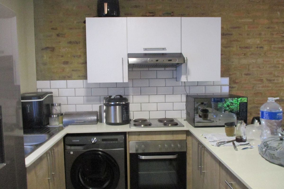 Modern 2-Bedroom Apartment in Secure Complex - Noah’s Village, Kempton Park - Photo 5