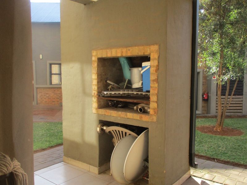 Modern 2-Bedroom Apartment in Secure Complex - Noah’s Village, Kempton Park - Photo 2