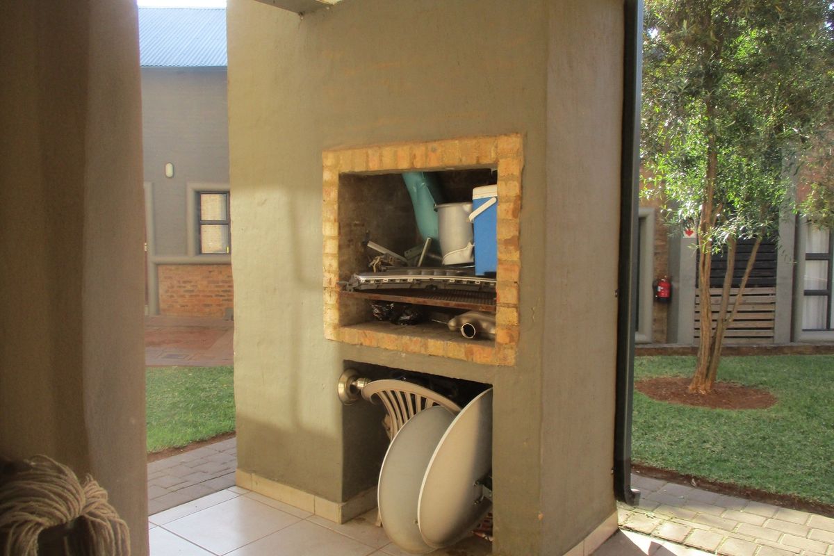 Modern 2-Bedroom Apartment in Secure Complex - Noah’s Village, Kempton Park - Photo 2