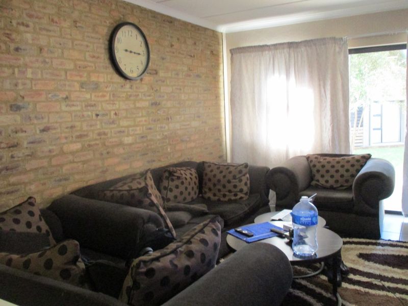 Modern 2-Bedroom Apartment in Secure Complex - Noah’s Village, Kempton Park - Photo 3