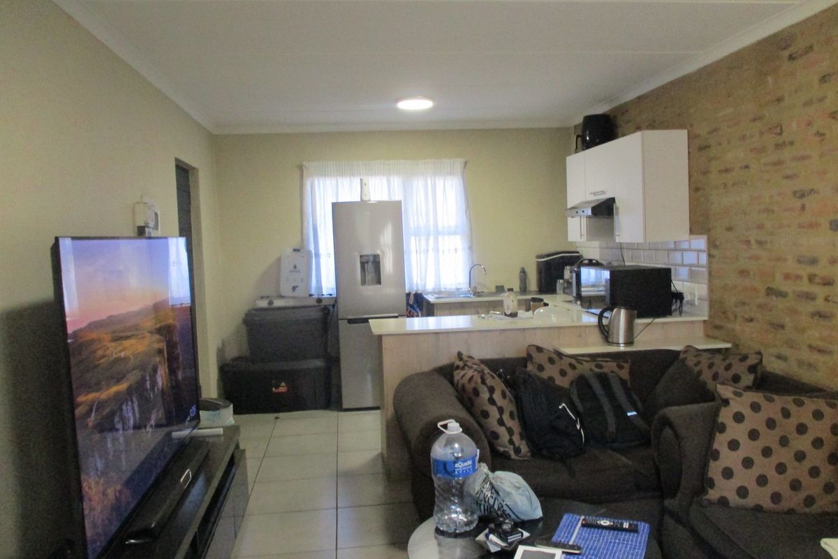 Modern 2-Bedroom Apartment in Secure Complex - Noah’s Village, Kempton Park - Photo 4