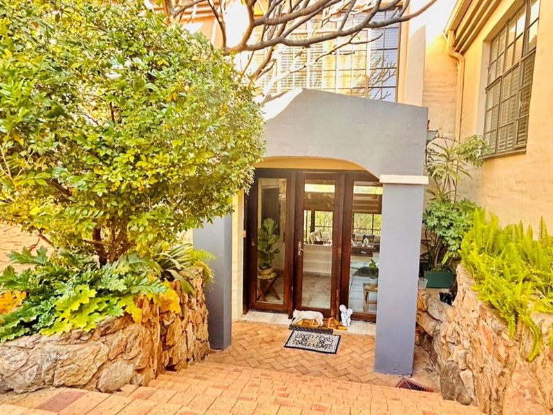 Breathtaking Bushveld Retreat with Panoramic Views - Photo 10