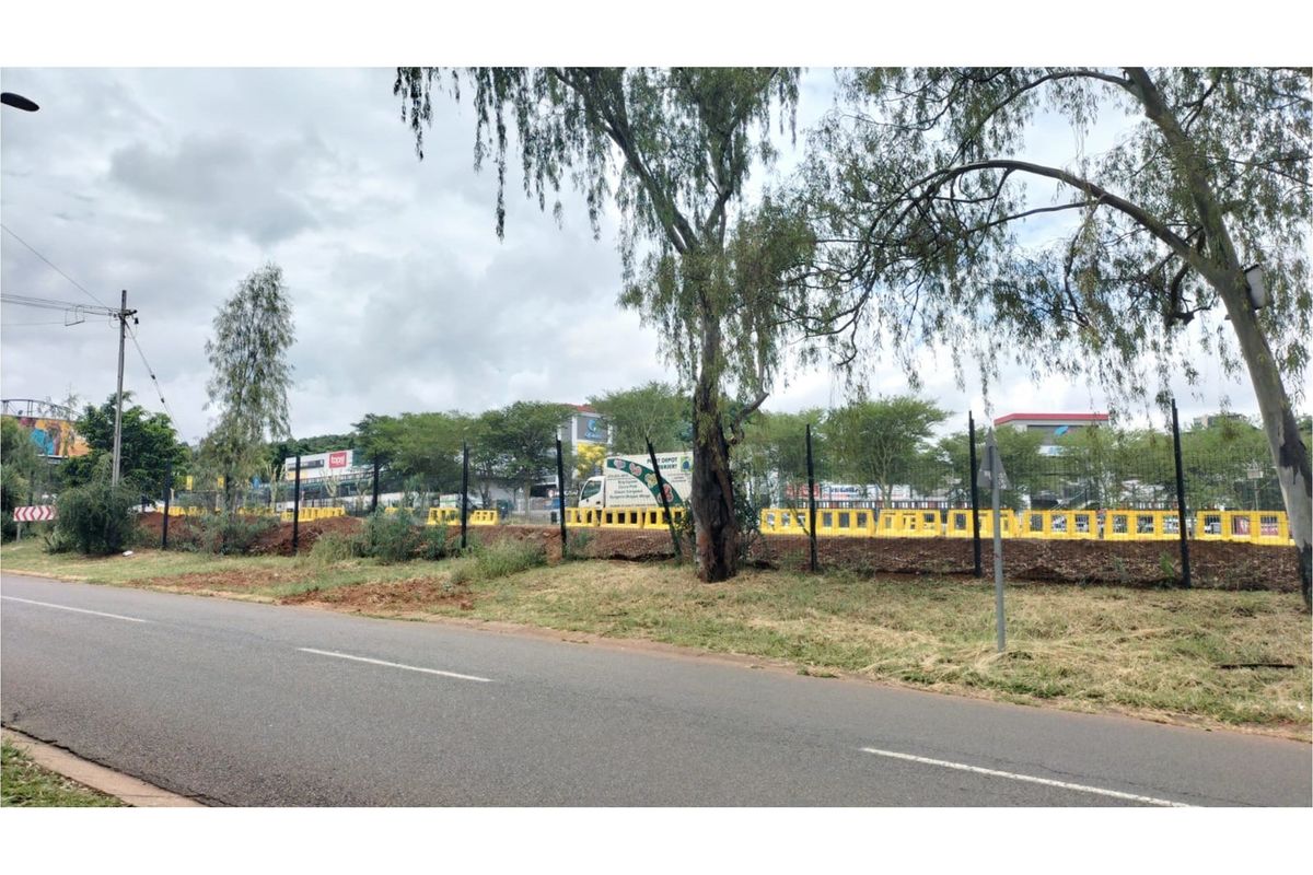 EXCLUSIVE RESIDENTIAL DEVELOPMENT OPPORTUNITY - LYNNWOOD RIDGE - Photo 2