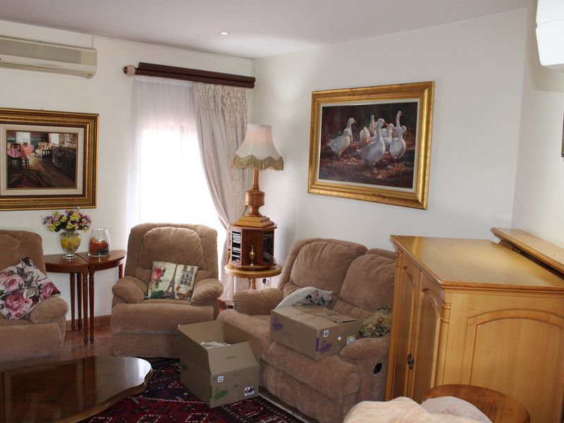 Luxurious Architect Designed Family Home With Fireplace  / This Home As Great Options - Photo 10