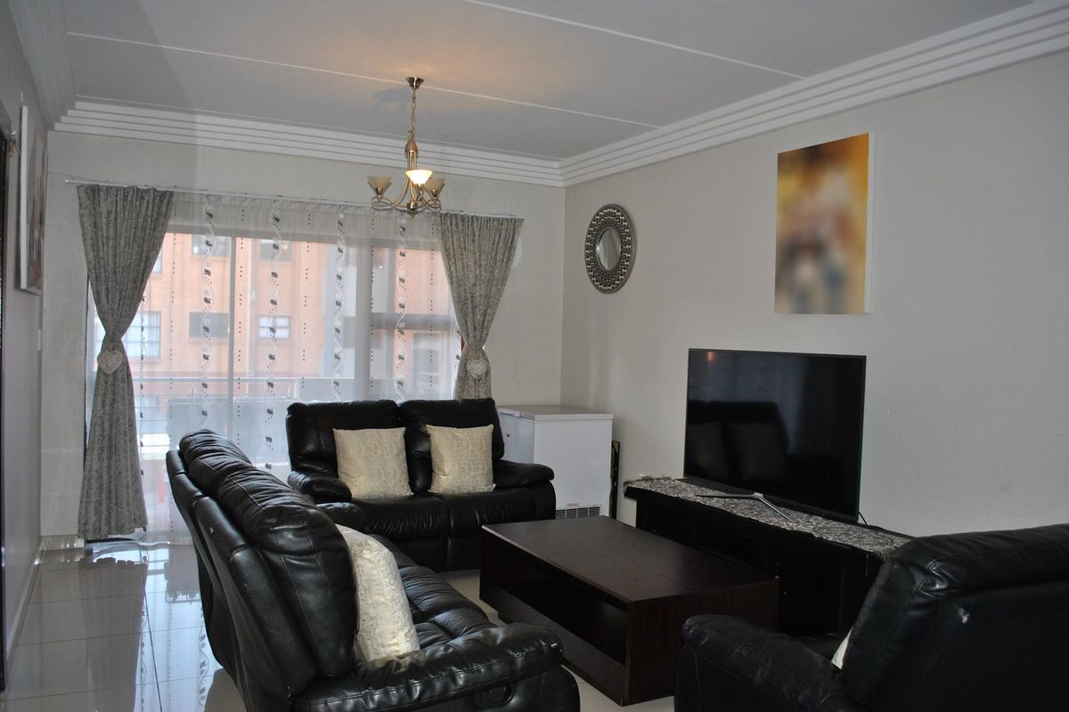 3-Bed Modern Apartment - Ready to move in - Photo 2