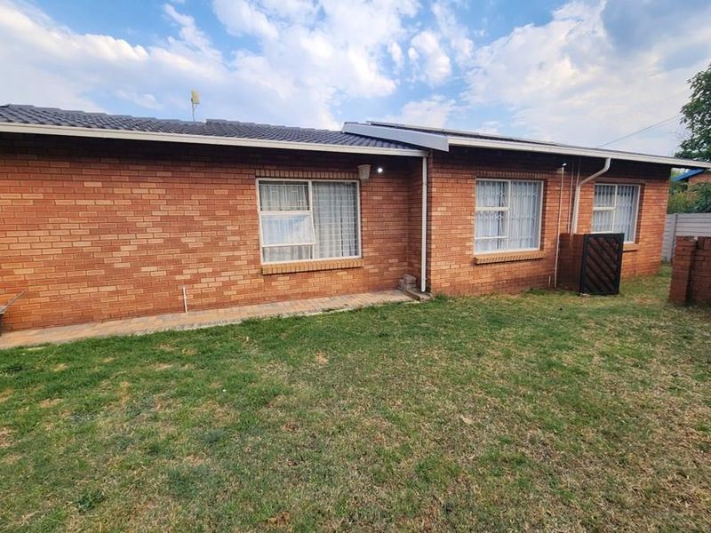 House For Sale in Kenleaf, Brakpan - Photo 2