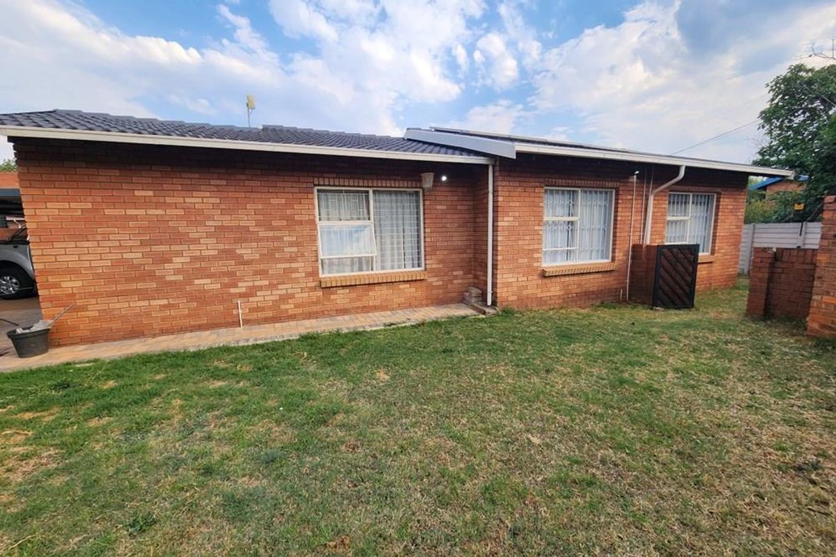 House For Sale in Kenleaf, Brakpan - Photo 2