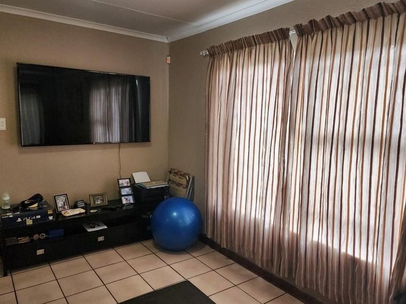 House For Sale in Kenleaf, Brakpan - Photo 5
