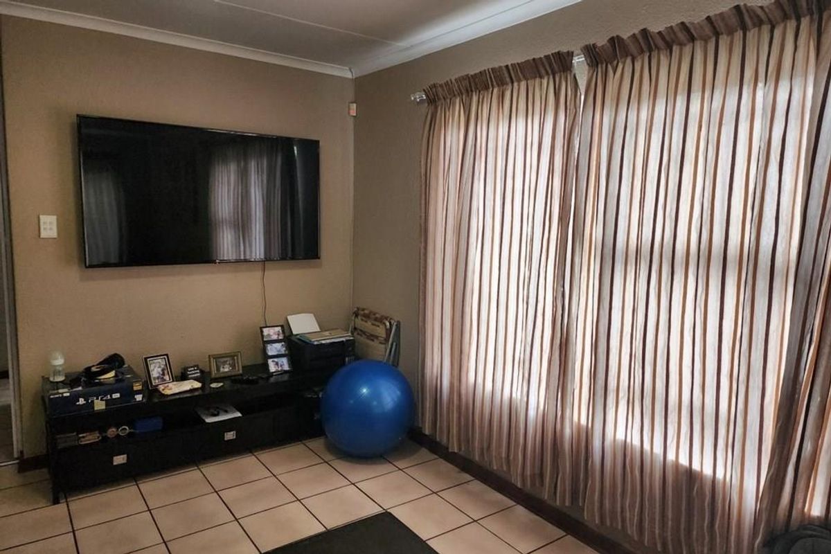 House For Sale in Kenleaf, Brakpan - Photo 5