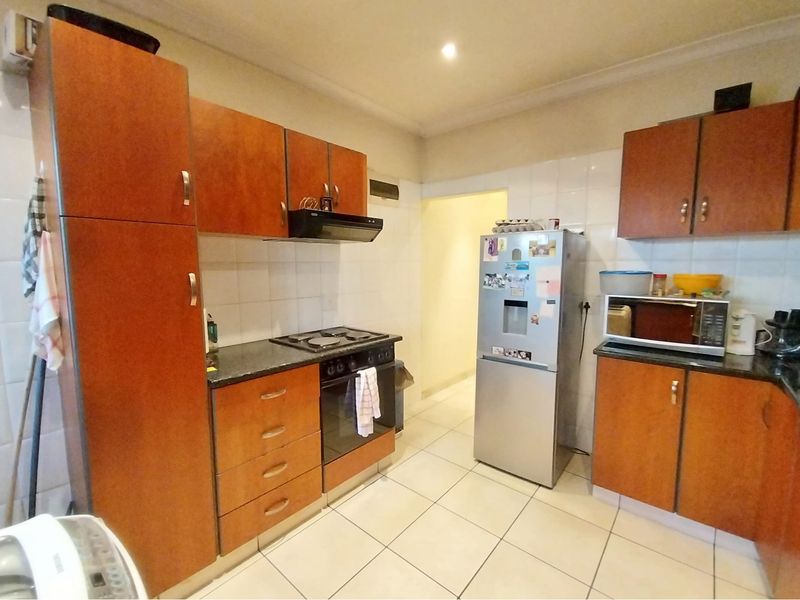 Spacious 2-Bedroom in the Heart of Windermere - Photo 2