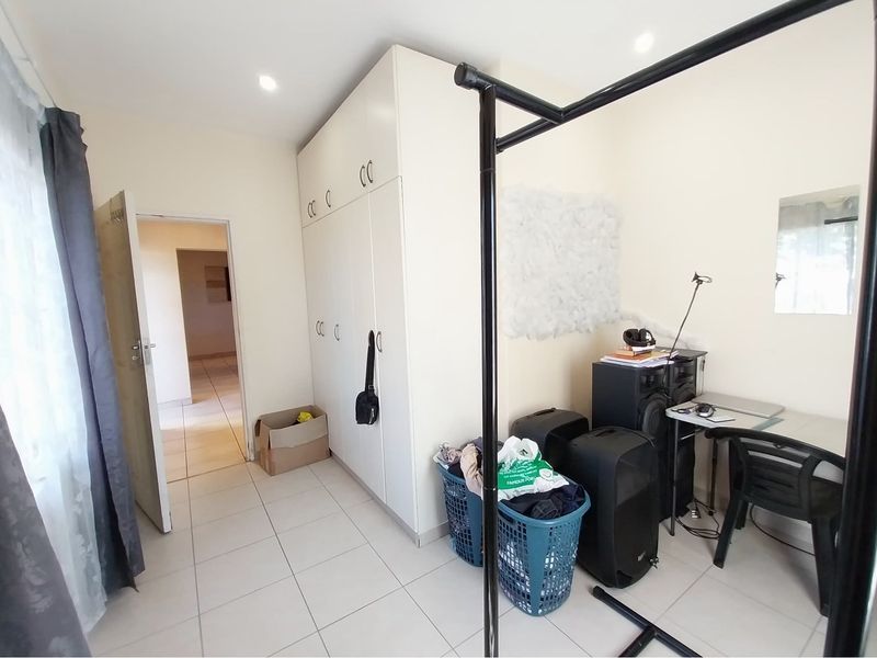 Spacious 2-Bedroom in the Heart of Windermere - Photo 9