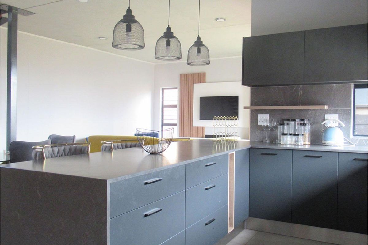 "Dream 4-Bed Home Near Jackals Creek Golf" - Photo 4