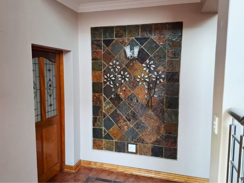 Immaculate Family Home with Golf Course Views and Modern Comforts - Photo 10