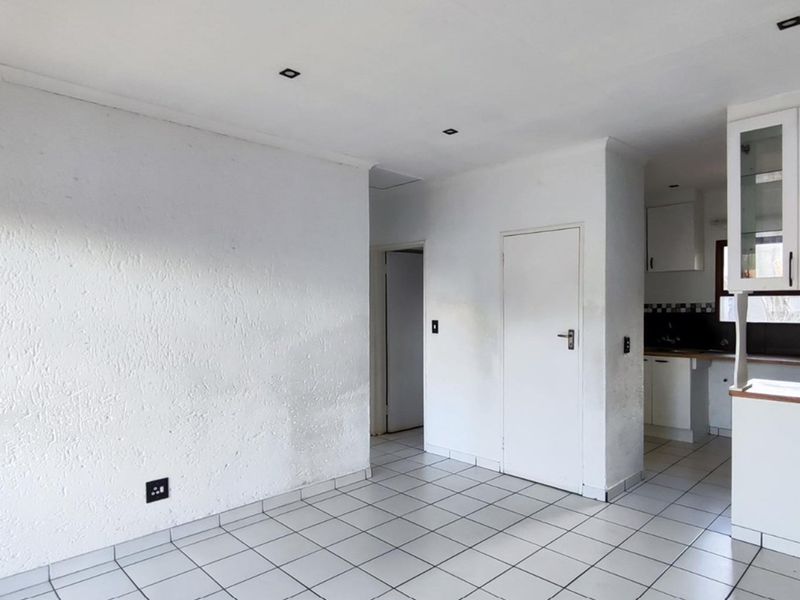 "Modern Living in Rynfield AH: 2-Bed Apartment" - Photo 3