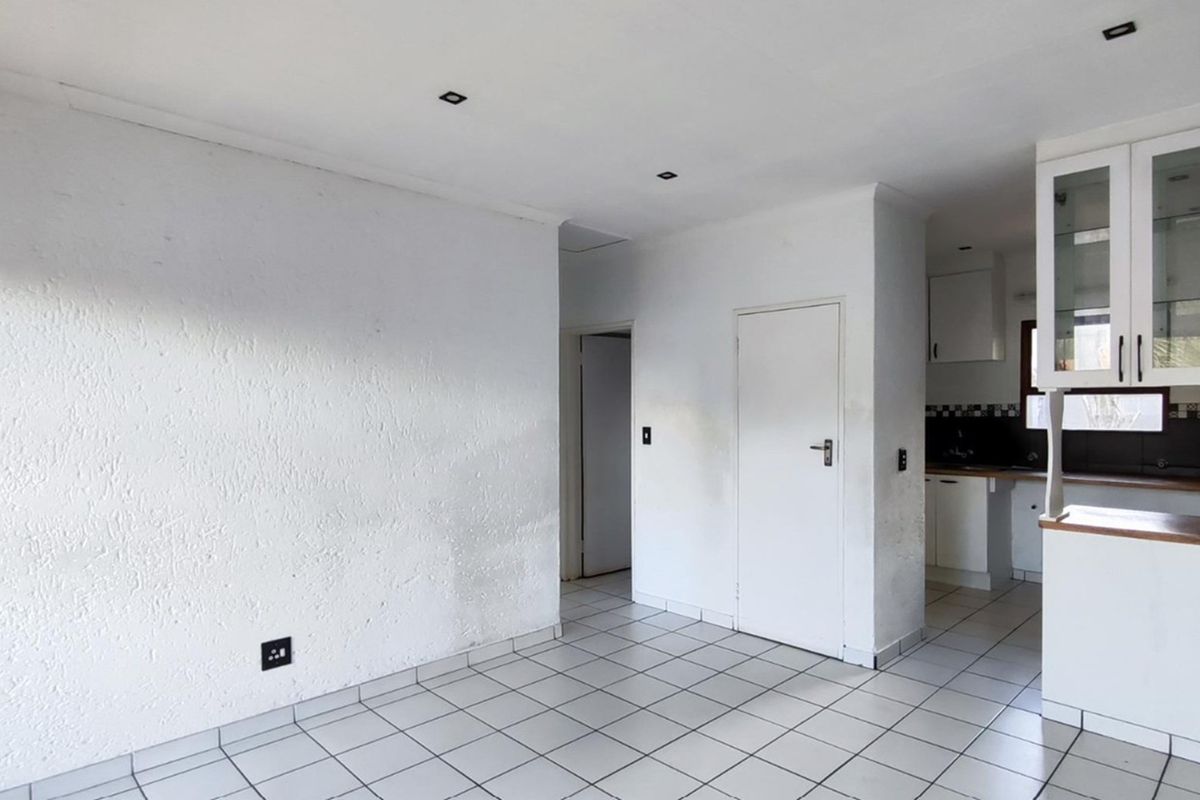 "Modern Living in Rynfield AH: 2-Bed Apartment" - Photo 3