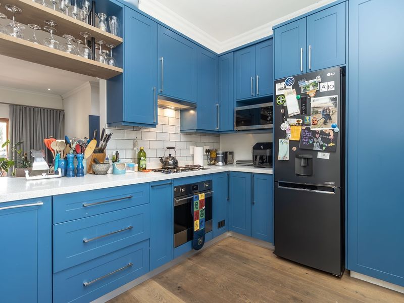 Fully renovated and luxurious 2 bedroom apartment in Bantry Road - Photo 4