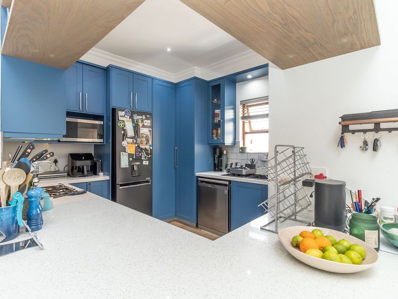 Fully renovated and luxurious 2 bedroom apartment in Bantry Road - Photo 7