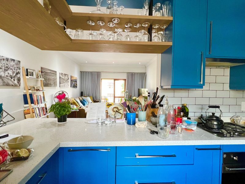 Fully renovated and luxurious 2 bedroom apartment in Bantry Road - Photo 6