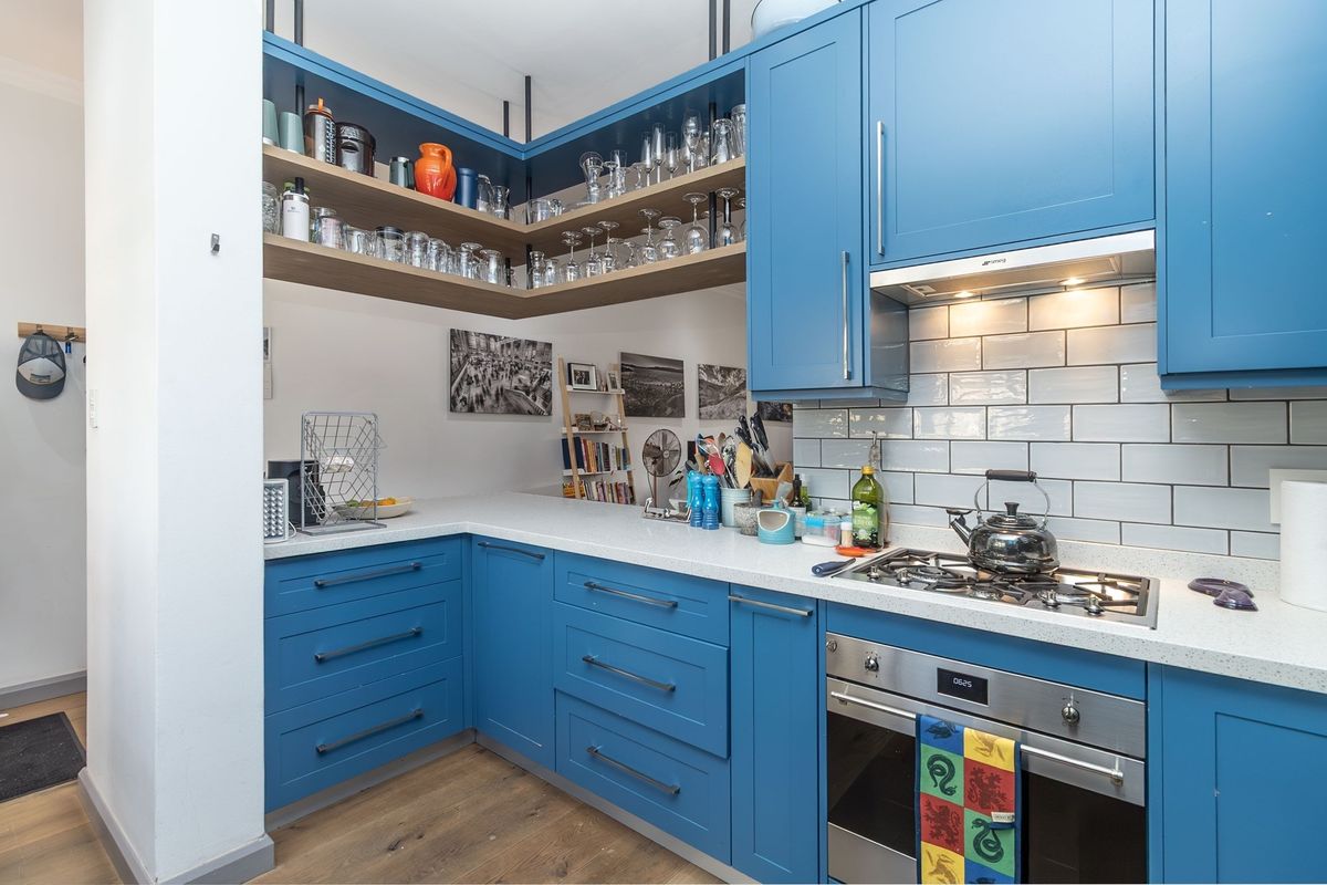 Fully renovated and luxurious 2 bedroom apartment in Bantry Road - Photo 3
