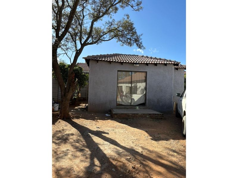 4 Bedroom House For Sale In Flora Park. - Photo 5