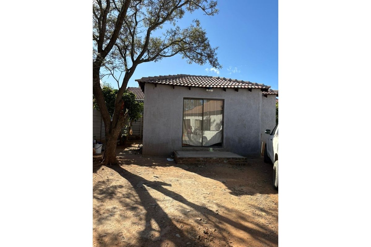 4 Bedroom House For Sale In Flora Park. - Photo 5