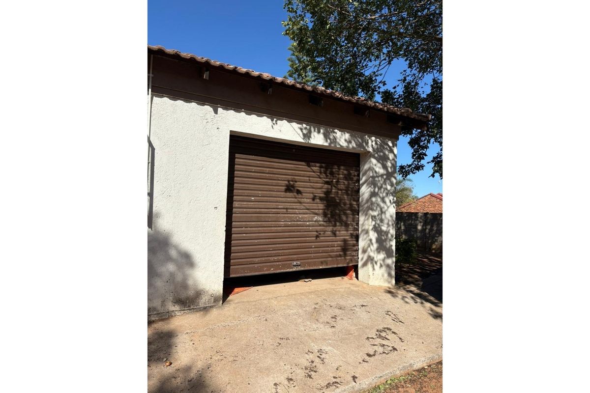 4 Bedroom House For Sale In Flora Park. - Photo 4