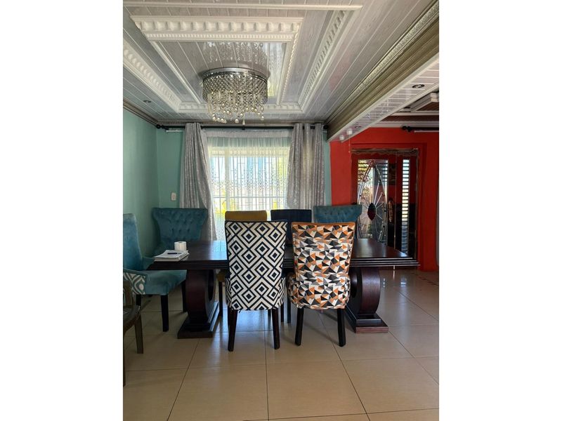 4 Bedroom House For Sale In Flora Park. - Photo 2