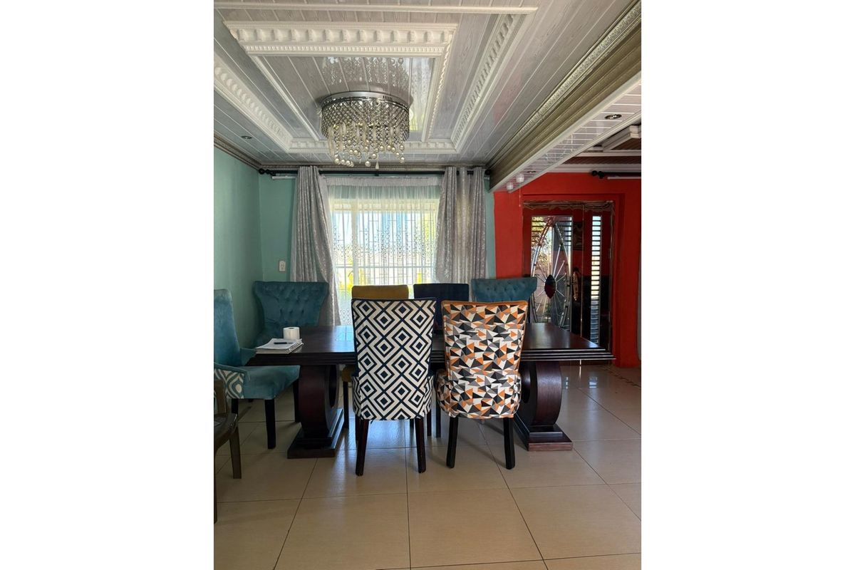 4 Bedroom House For Sale In Flora Park. - Photo 2