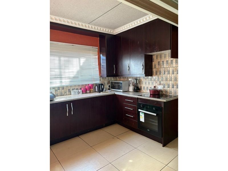 4 Bedroom House For Sale In Flora Park. - Photo 9